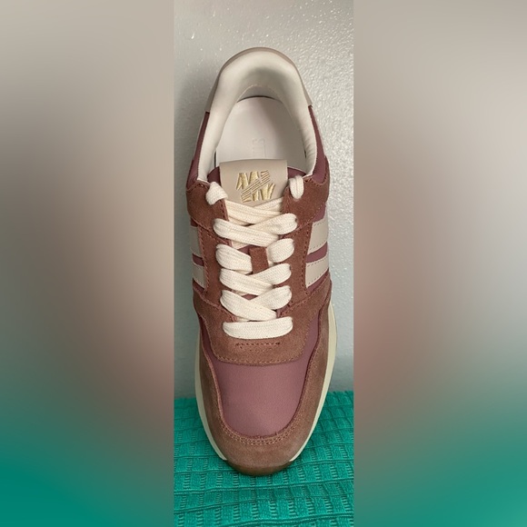 NWT.. WOMENS STEVE MADDEN RETRO RUNNER SNEAKERS - Picture 10 of 15